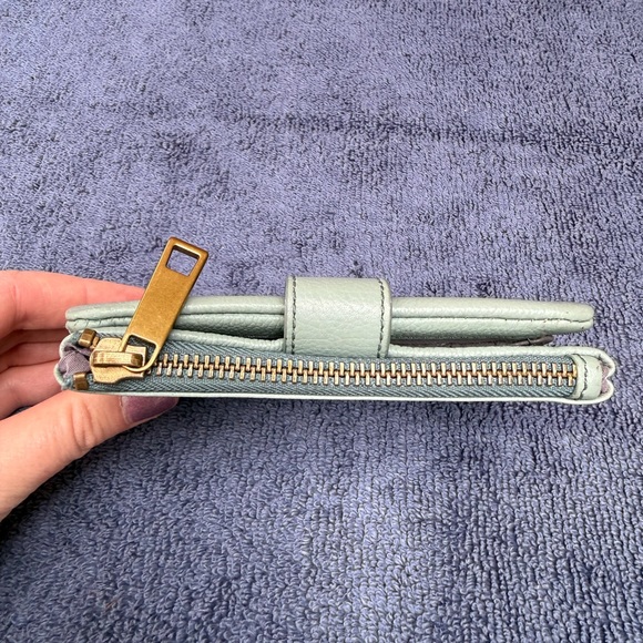 Fossil mint green leather wallet - Picture 3 of 7